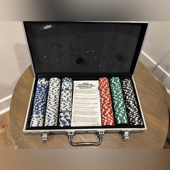 Poker Chip Set in Aluminum Case - Picture 1 of 5